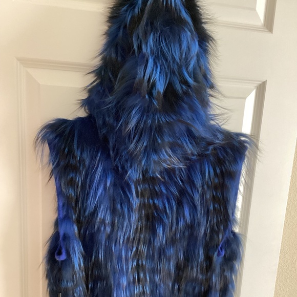 Gorgeous Real Silver Fox Fur Dyed Royal Blue Long Vest with Hood and Belt NWT - Picture 12 of 15
